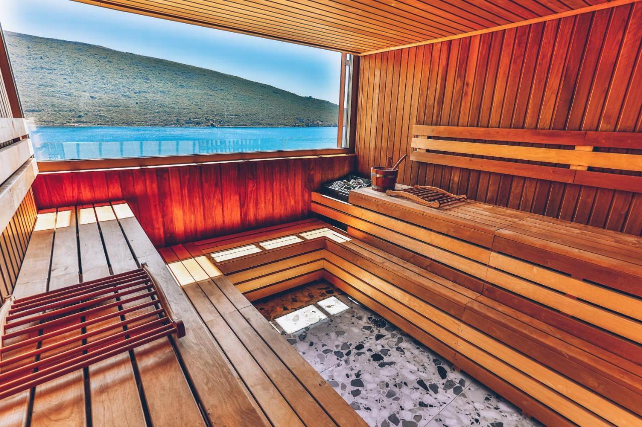 Carine Hotel Kumbor Herceg Novi Exterior foto