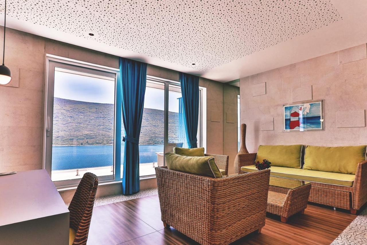 Carine Hotel Kumbor Herceg Novi Exterior foto
