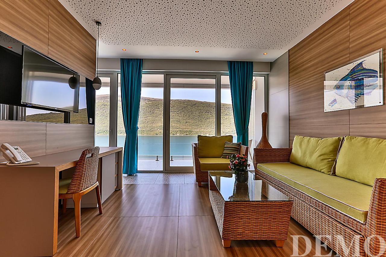 Carine Hotel Kumbor Herceg Novi Exterior foto