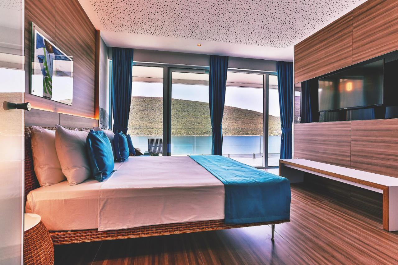Carine Hotel Kumbor Herceg Novi Exterior foto