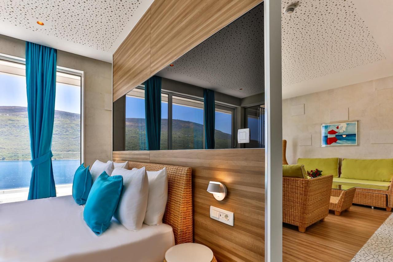 Carine Hotel Kumbor Herceg Novi Exterior foto