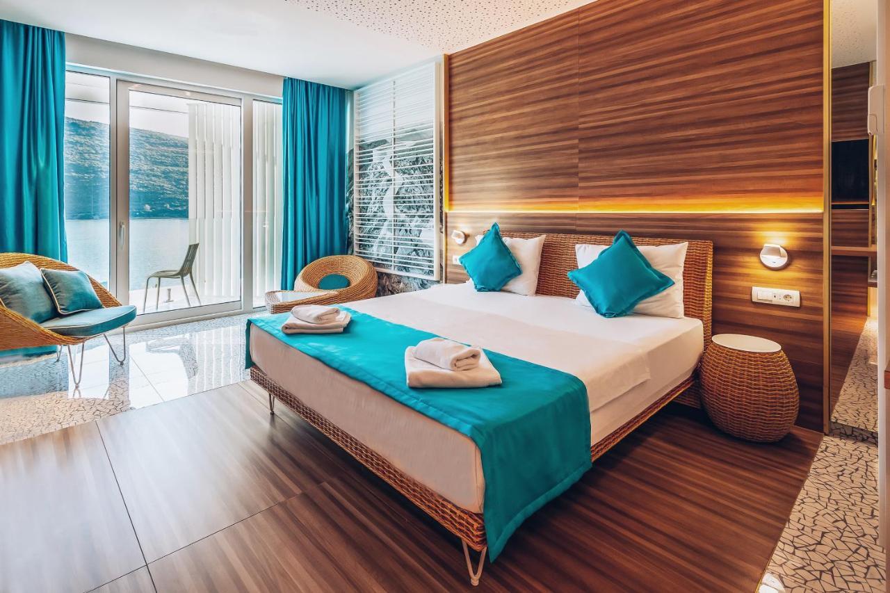 Carine Hotel Kumbor Herceg Novi Exterior foto